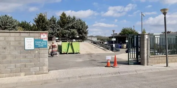 Els autònoms i petits industrials ja poden tornar a la deixalleria de Roda de Berà després que l'empresa gestora ho hagués prohibit