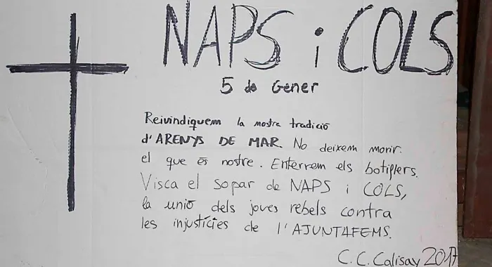 Entre les pancartes, s'ha col·locat aquesta en referència a la necessitat de reivindicar la traci