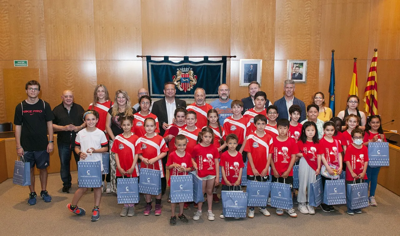 L’alcalde de Cambrils felicita el Club Tennis Taula Cambrils pels seus èxits en una recepció