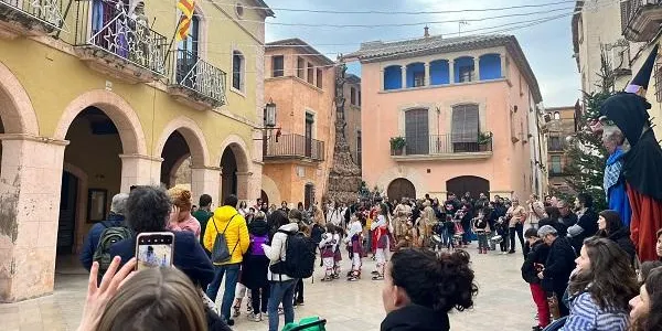 Les Magues de Gener donen la benvinguda a l'any i traslladen els valors de la llibertat, igualtat i fraternitat, als infants d'Altafulla