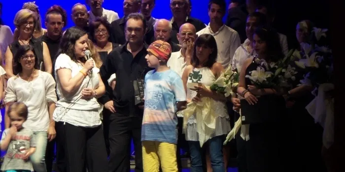La campanya per donar suport a l'Aniol dóna llum a una associació que recaptarà diners per a la Fundació Sant Joan de Déu
