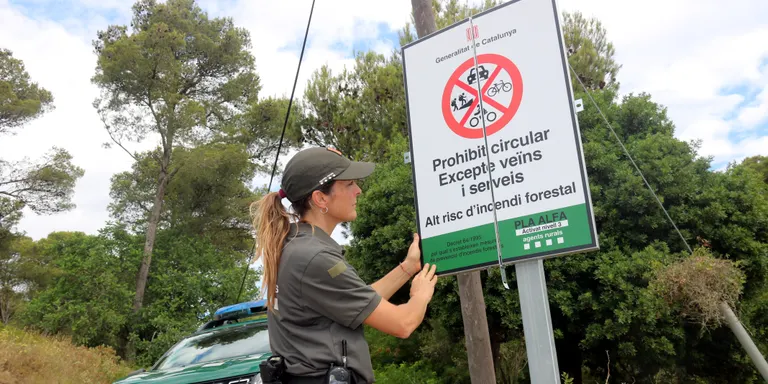 Interior restringeix fins a dimarts l'accés a nou massissos i parcs naturals per l'alt risc d'incendi