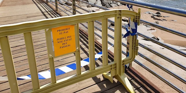 Continuen les obres d'urgència al Passeig Marítim de PIneda