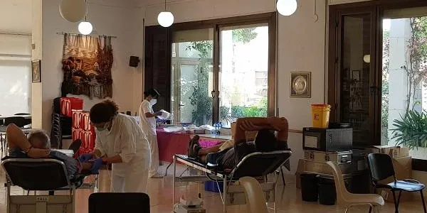 Una cinquantena de persones participen a la campanya ‘Viu i fes viure. Vine a donar sang’ d’Altafulla