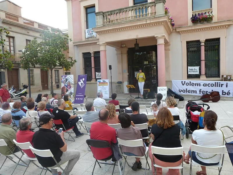 Unes 50 persones commemoren a Rubí el Dia Mundial dels Refugiats