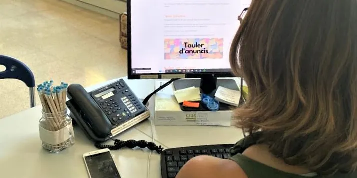 Una vintena de joves ofereixen els seus serveis a famílies i particulars del Solsonès a través del tauler d'anuncis de l'Oficina Jove