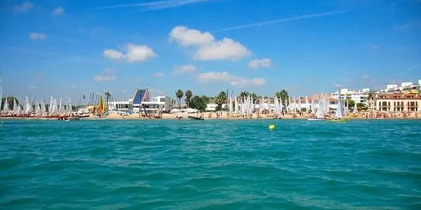 El Club Marítim dissenya un projecte de canal de natació a la platja d’Altafulla