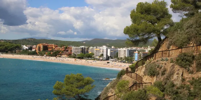 Lloret de Mar inaugura el nou tram del camí de ronda que enllaça les platges de Lloret i Fenals