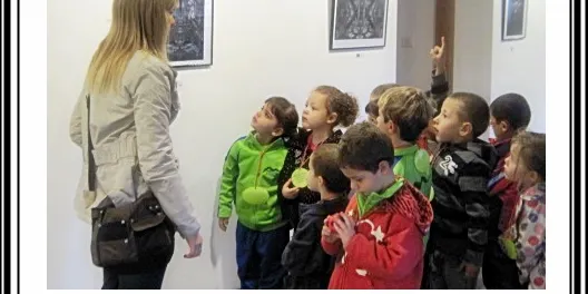Els alumnes de l'Escola La Valira visiten la mostra fotogràfica 'Totem'