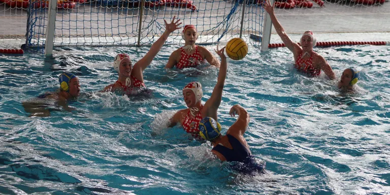 Tres partits sense victòria en waterpolo