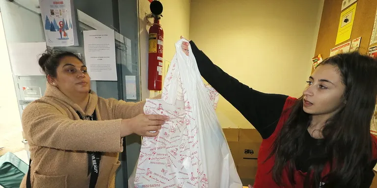 Creu Roja Joventut ha repartit joguines per a prop de 450 nens i nenes de Blanes, Lloret i Tossa