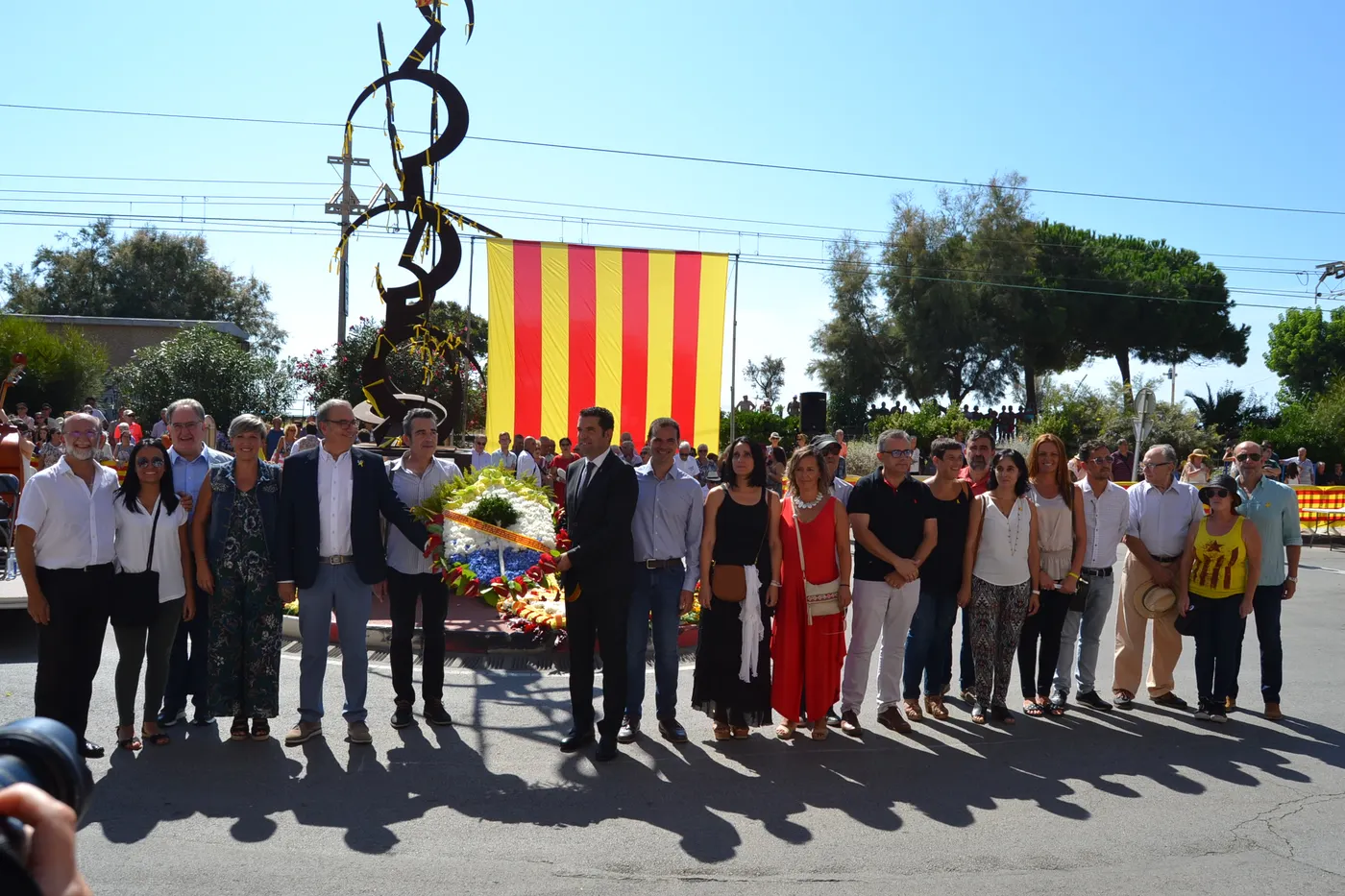 Entitats i partits participen a l'acte institucional de la Diada a Pineda