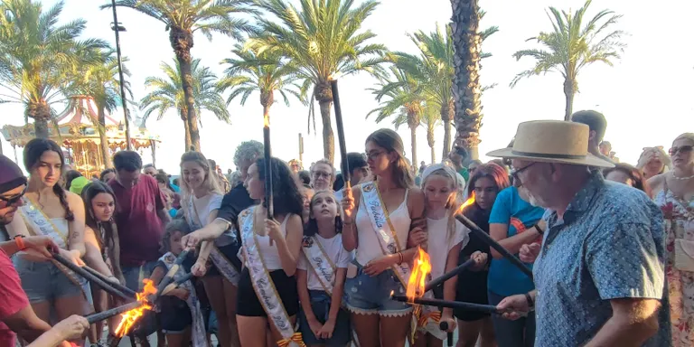 L’arribada de la Flama del Canigó enceta la Festa Major de Sant Pere