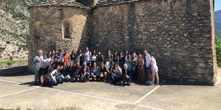 Estudiants del grau de Llengua i Literatura Catalanes de la URV visiten l’Alt Urgell per conèixer els orígens del català