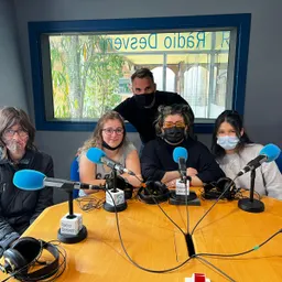Entrevistes de la Justa del 19/4/2022 — Matisos: mons propis dels alumnes de Gràfica Publicitària (Institut Antoni Algaró) a l'espai Mercart - episode art