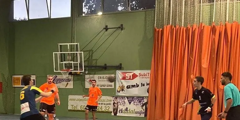 El Club Handbol Cambrils s’imposa al HC Vallag i suma ja quatre victòries consecutives