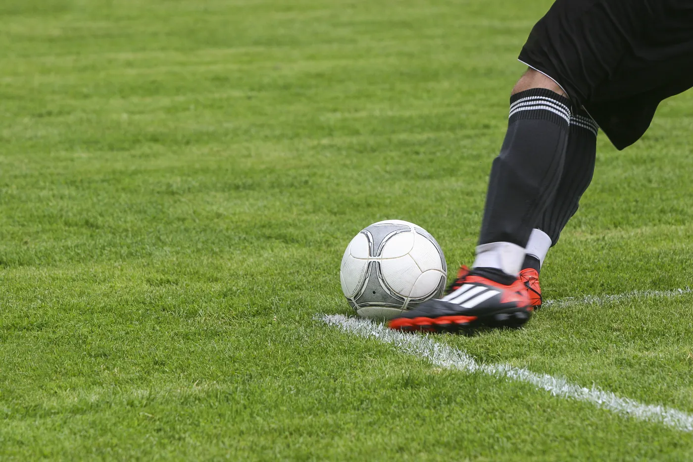 Les competicions base i amateur de futbol podrien tornar al març