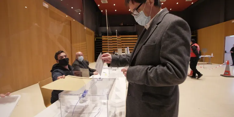 Illa anima a votar: "L'esperança sempre és més forta que la por i l'afecte, més fort que l'odi"