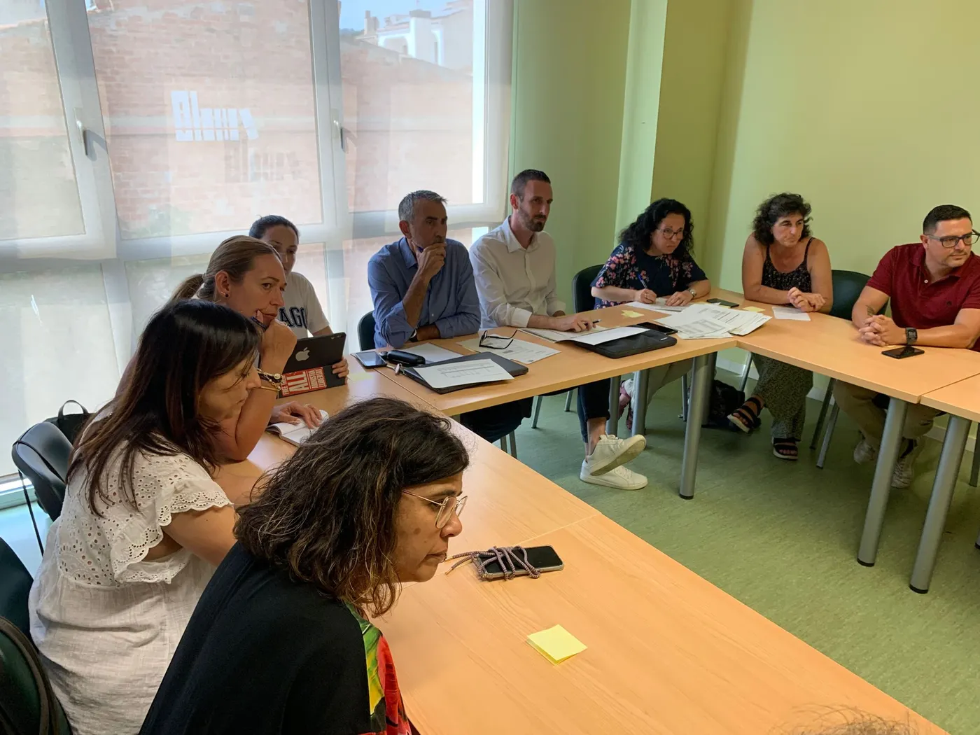 Els nous representants del consistori i dels centres educatius s'estrenen al Consell Escolar Municipal