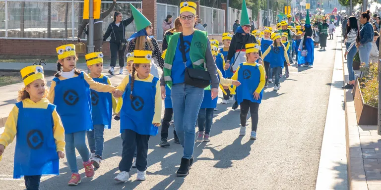 Constantí viu el primer cap de setmana de Carnaval amb la visita del Rei Carnestoltes i la rua de les escoles