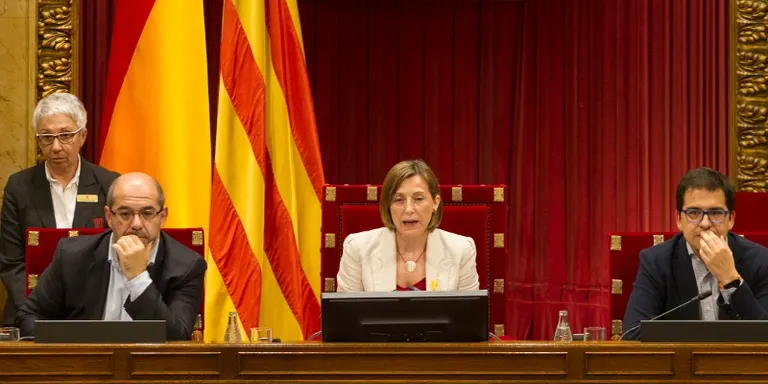 El Parlament declara la independència i l'Estat activa el 155