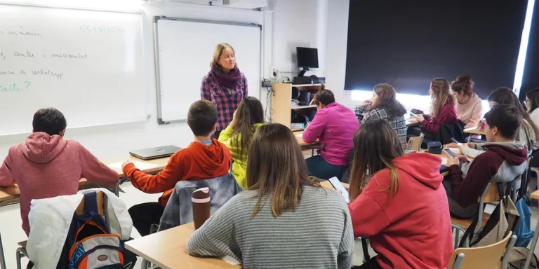"M'escoltes?", tema d'enguany al concurs Whatsapp relats