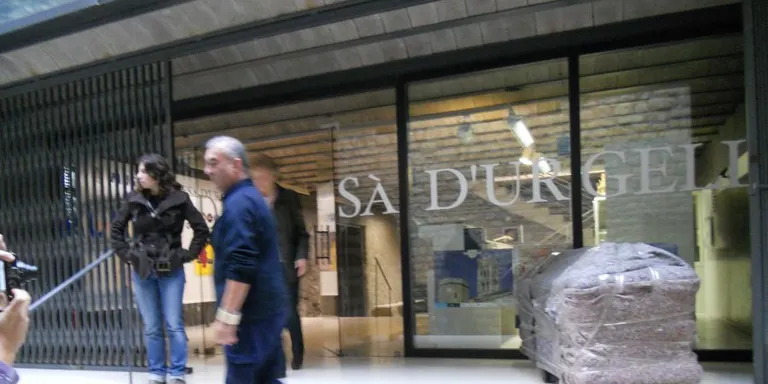 Comença la restauració del sarcòfag de Sant Ermengol
