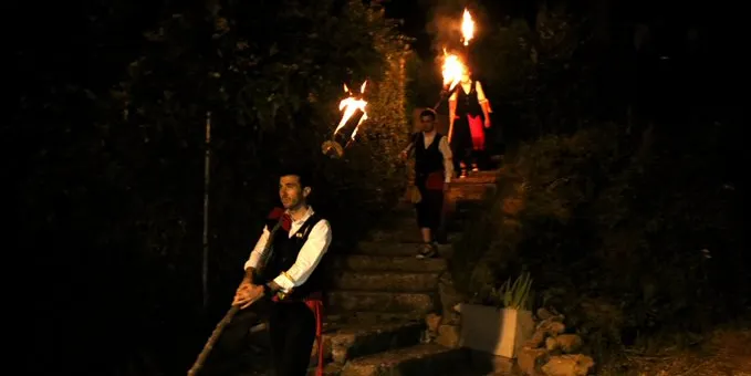 La Pobla de Segur manté encesa la flama de les falles amb una baixada simbòlica