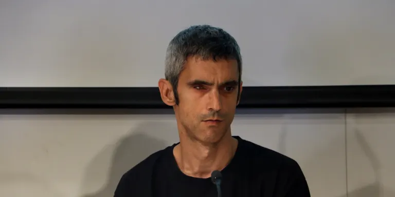El jutjat descarta que Roger Español rebés l’impacte de la bola de goma de forma deliberada o imprudent
