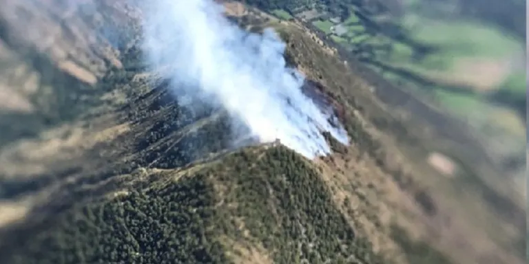L'incendi forestal d'alta muntanya al Pallars Sobirà ha afectat unes 12 hectàrees