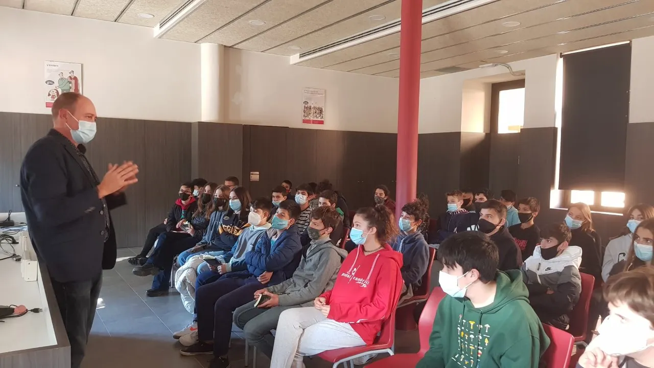 L'escriptor Àngel Burgas fa una xerrada al Col·legi Vidal i Barraquer de Cambrils