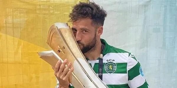Edu Suárez, campió de la Lliga Portuguesa de Futbol Platja amb l’Sporting CP