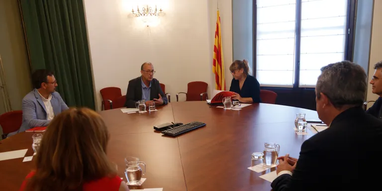 Òmnium entrega 547 propostes al Govern per fer front al retrocés de l’ús social del català