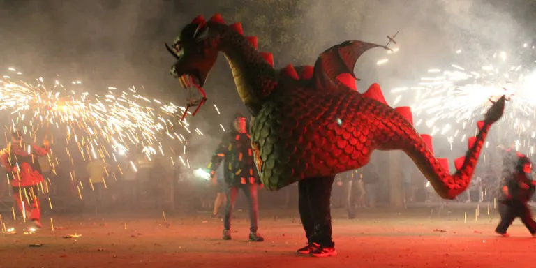La Dragonina de Constantí participa a la festa de recuperació de la colla Gripafoc de Riu Clar