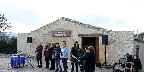 L’Era del Museu d’Altafulla es vesteix de lila per reivindicar la igualtat de gènere i una societat lliure de sexisme