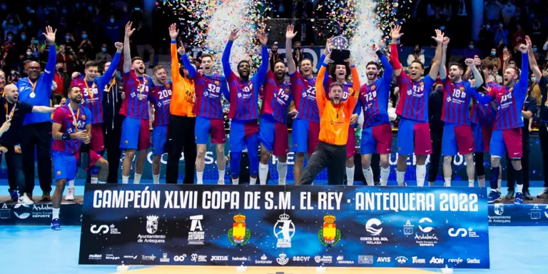 El Barça aixeca la novena Copa del Rei consecutiva