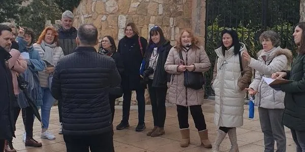 Guies turístics habilitats per la Generalitat visiten Altafulla en el marc d'una formació per conèixer el país