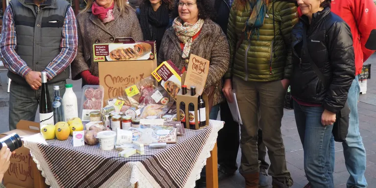 Els artesans alimentaris locals presenten el nou lot de Nadal 'Menja't l'Alt Urgell'