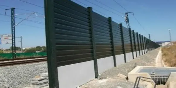 ADIF proposa instal·lar plaques acústiques en diferents trams de la via del tren al seu pas per Torredembarra
