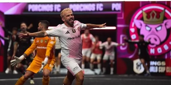 El futbolista Adrián Frutos, subcampió de la King World Cup Clubs 2025 amb Porcinos FC