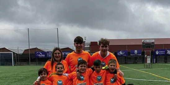 El prebenjamí S8 del Futbol Base Solsona Arrels es proclama campió de lliga