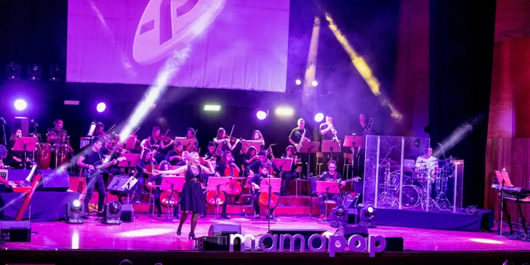 Més de 1.500 persones canten i ballen al ritme del Pop Rock dels 90 al Mamapop 2018