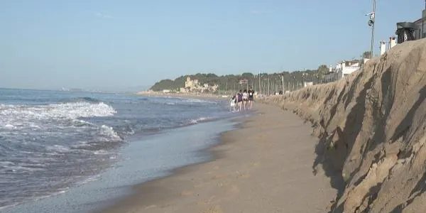L'Ajuntament d'Altafulla anivellarà la sorra de la platja per deixar-la a punt per a aquest mateix divendres