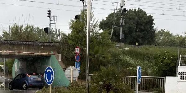 L’Ajuntament d’Altafulla insta Adif a ampliar el pas de l’aigua sota la via del tren al final de Via Augusta perquè no es taponi
