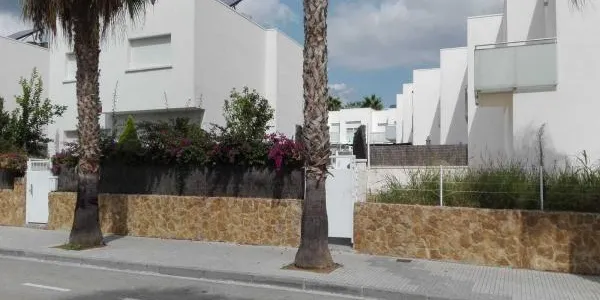 Una nova casa okupada a Altafulla encén els ànims entre els veïns