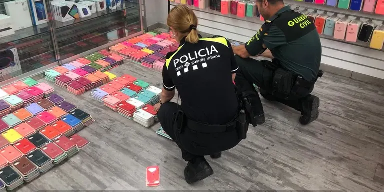 La Guàrdia Civil de Cambrils col·labora en una operació contra la venda de mòbils falsificats