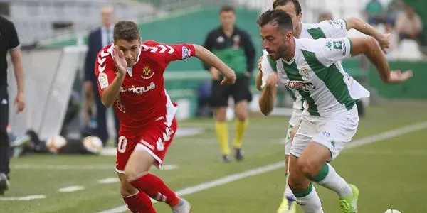 Pol Prats i Pol Valentín fan mèrits per seguir al Nàstic en la derrota contra el Córdoba (4-3)