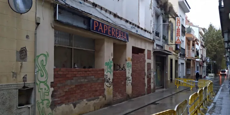 L'estat de l'edifici ensorrat parcialment al carrer de Mar es debat al darrer ple municipal