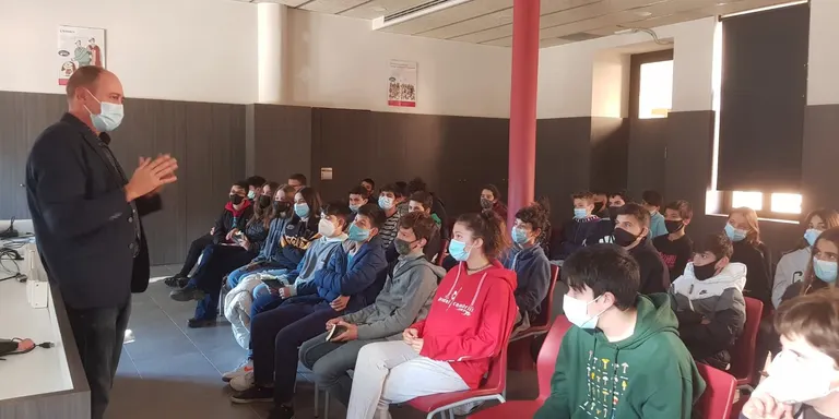 L'escriptor Àngel Burgas fa una xerrada al Col·legi Vidal i Barraquer de Cambrils