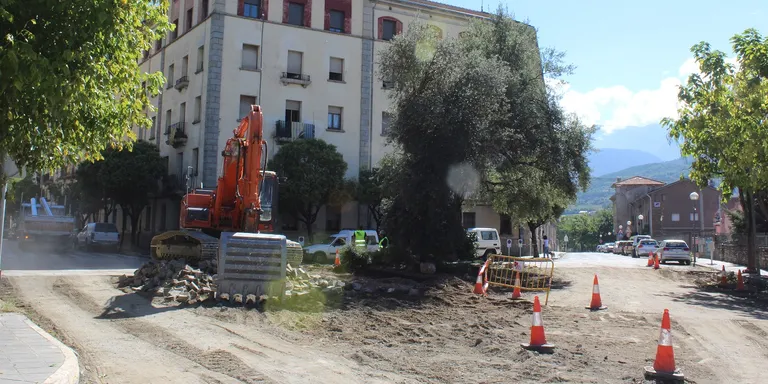 Iniciades les obres de reurbanització de la plaça de les Moreres